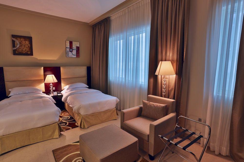 Tower Hotel Apartments Абу Даби Екстериор снимка