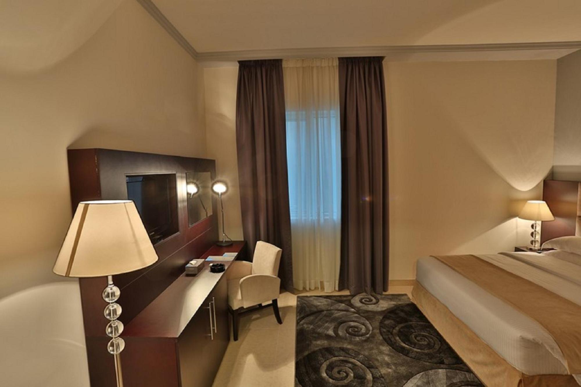 Tower Hotel Apartments Абу Даби Екстериор снимка