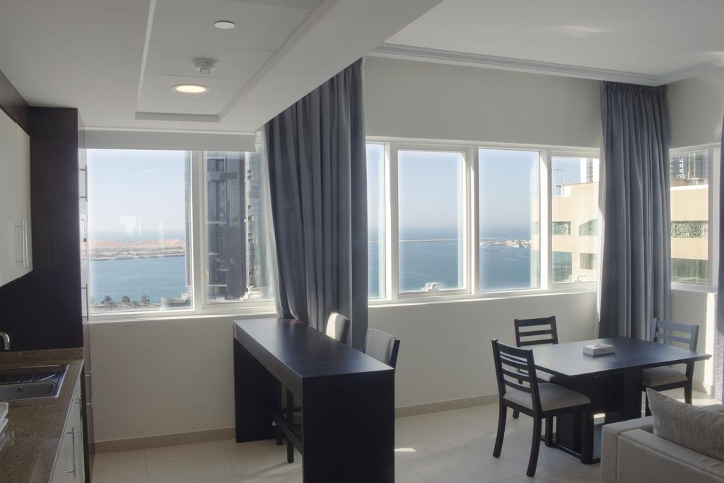 Tower Hotel Apartments Абу Даби Стая снимка