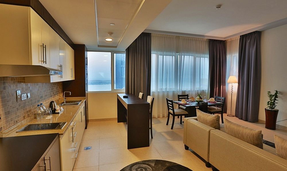 Tower Hotel Apartments Абу Даби Екстериор снимка