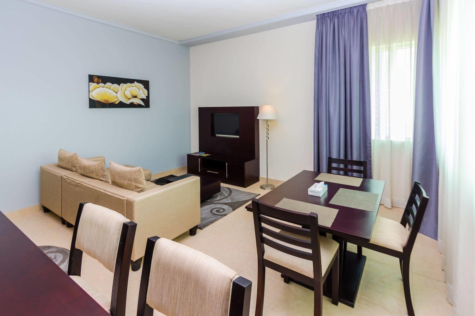 Tower Hotel Apartments Абу Даби Екстериор снимка