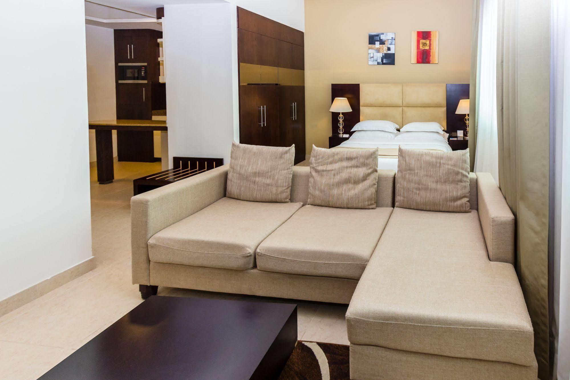 Tower Hotel Apartments Абу Даби Екстериор снимка