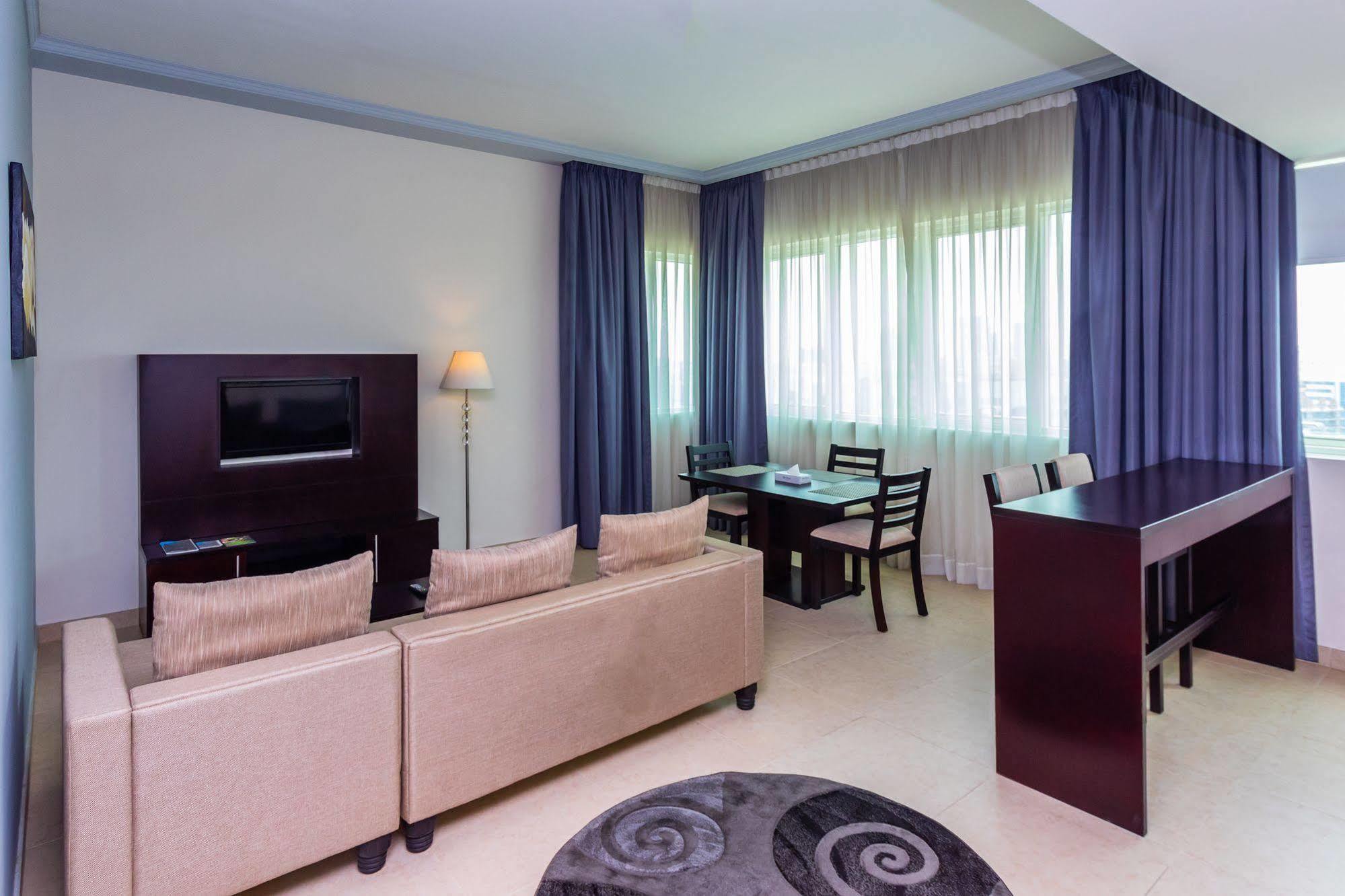 Tower Hotel Apartments Абу Даби Екстериор снимка