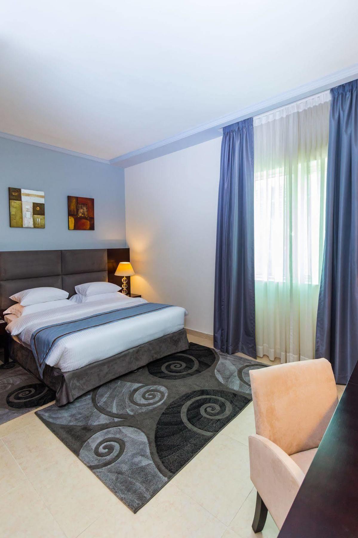 Tower Hotel Apartments Абу Даби Екстериор снимка