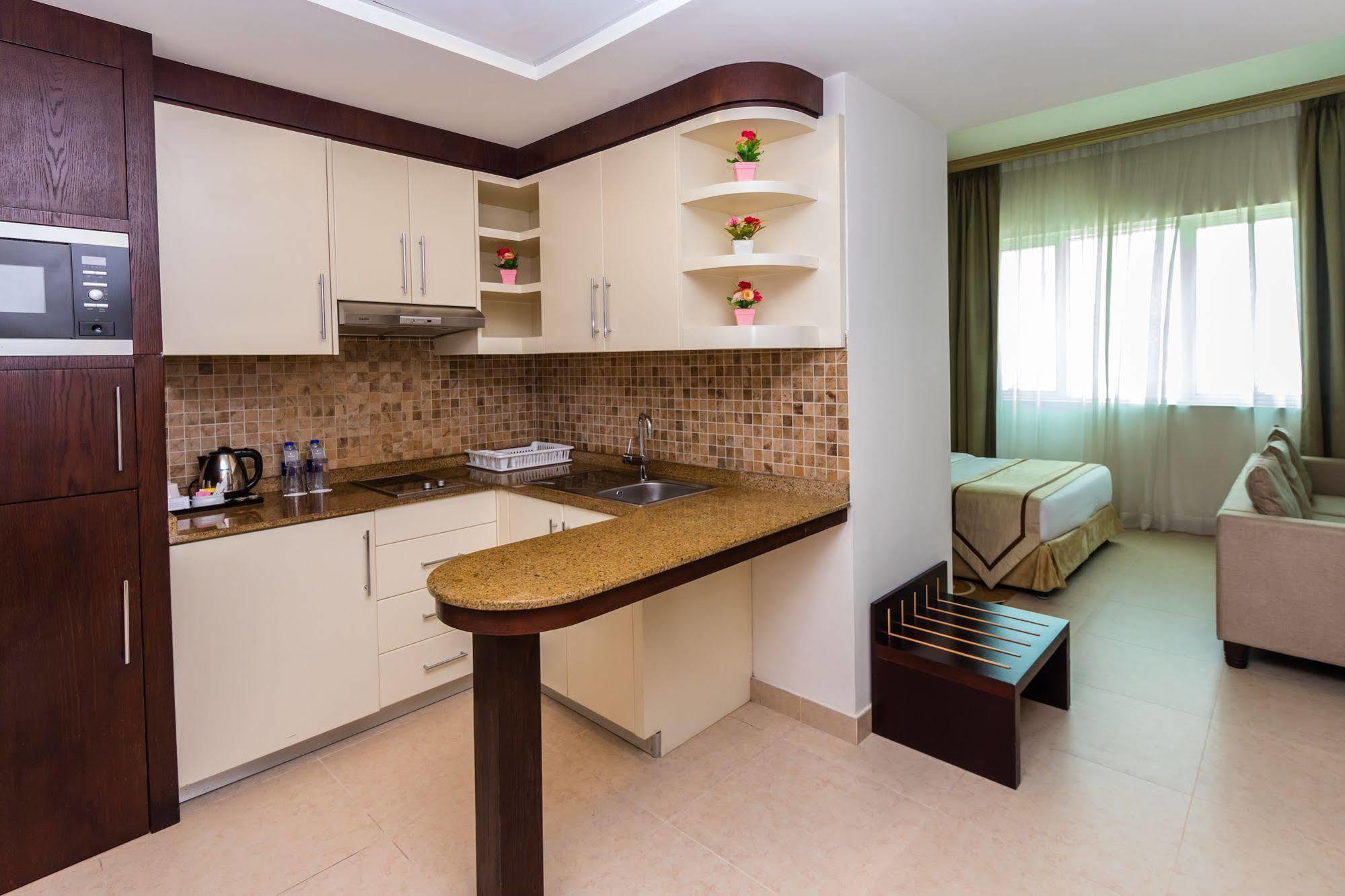 Tower Hotel Apartments Абу Даби Екстериор снимка