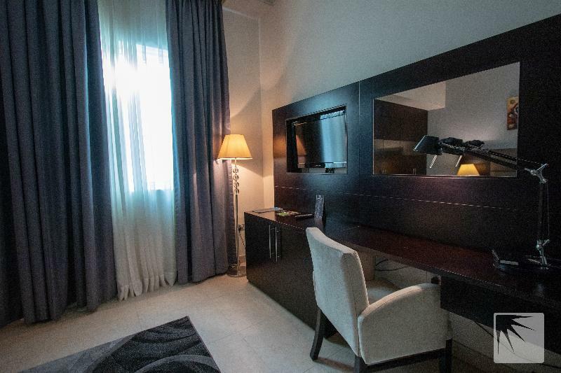 Tower Hotel Apartments Абу Даби Екстериор снимка